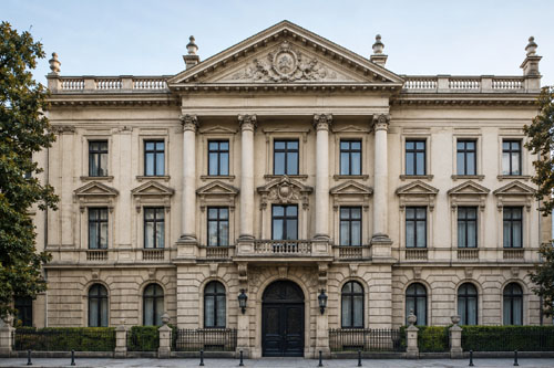 Elementy fasady budynku - gzyms, pilaster, ryzalit i fronton